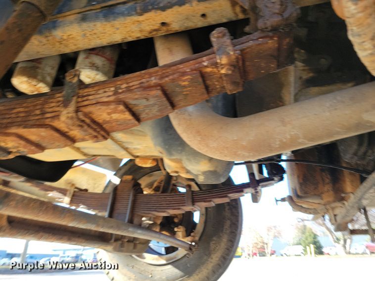 image for item LC9447 1990 Ford F800  bucket truck