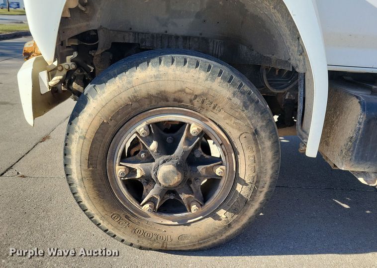 image for item LC9447 1990 Ford F800  bucket truck