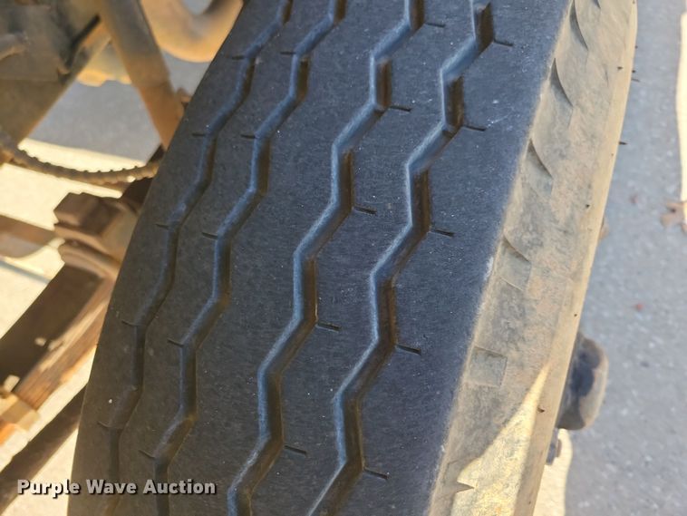 image for item LC9447 1990 Ford F800  bucket truck