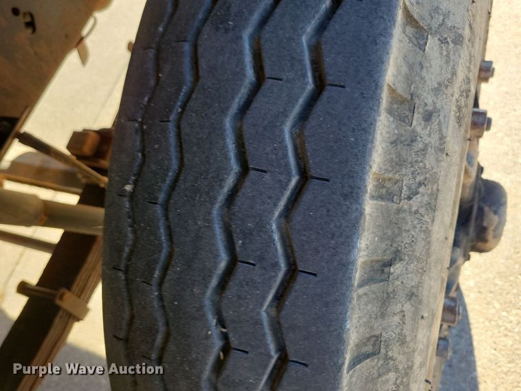 image for item LC9447 1990 Ford F800  bucket truck