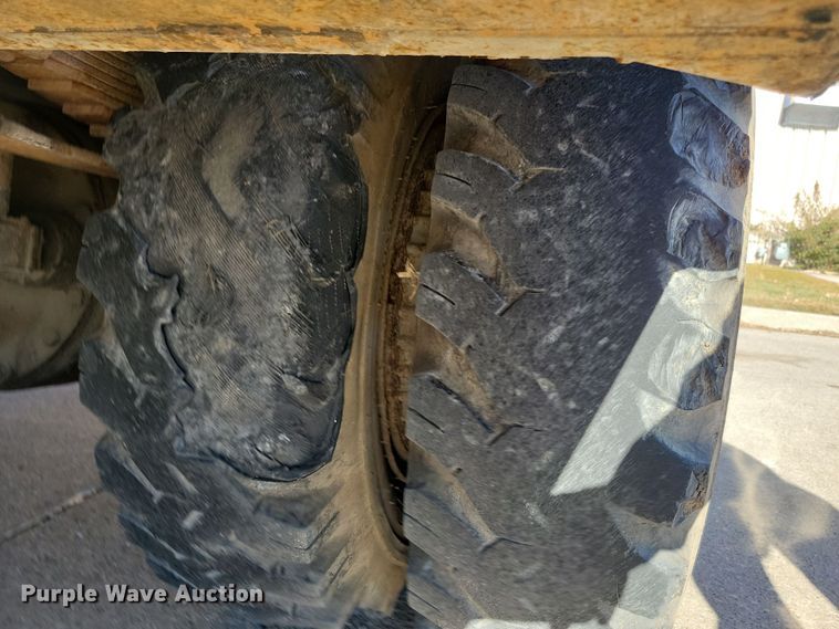 image for item LC9447 1990 Ford F800  bucket truck