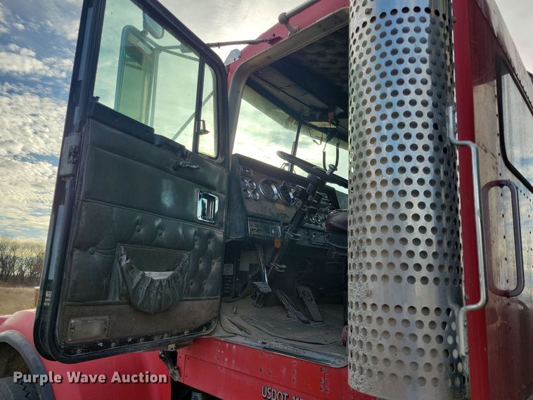 image for item LC9453 1997 Kenworth W900  dump truck