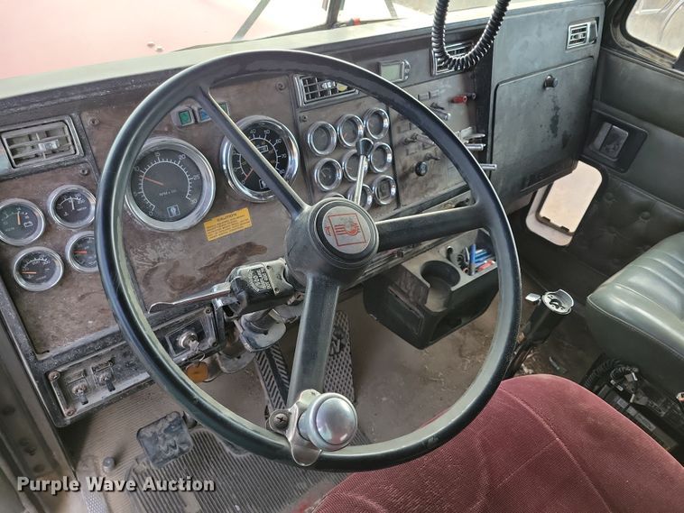 image for item LC9453 1997 Kenworth W900  dump truck