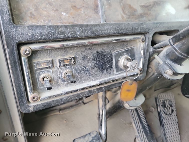 image for item LC9453 1997 Kenworth W900  dump truck