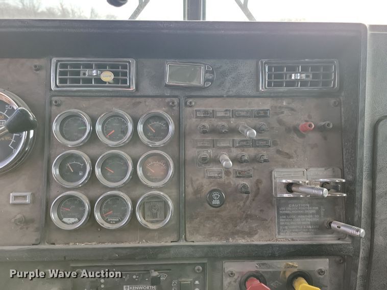 image for item LC9453 1997 Kenworth W900  dump truck