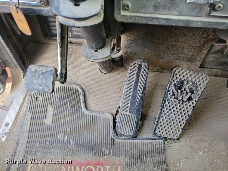 image for item LC9453 1997 Kenworth W900  dump truck