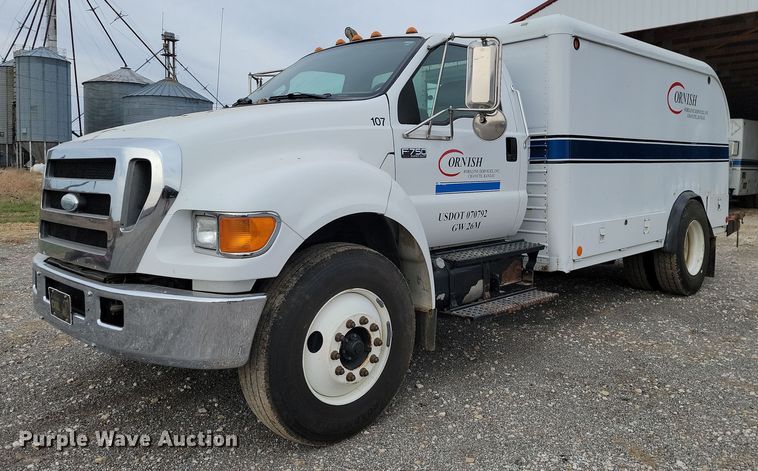 image for item LD9045 2007 Ford F750 Super Duty XLT  pulling truck