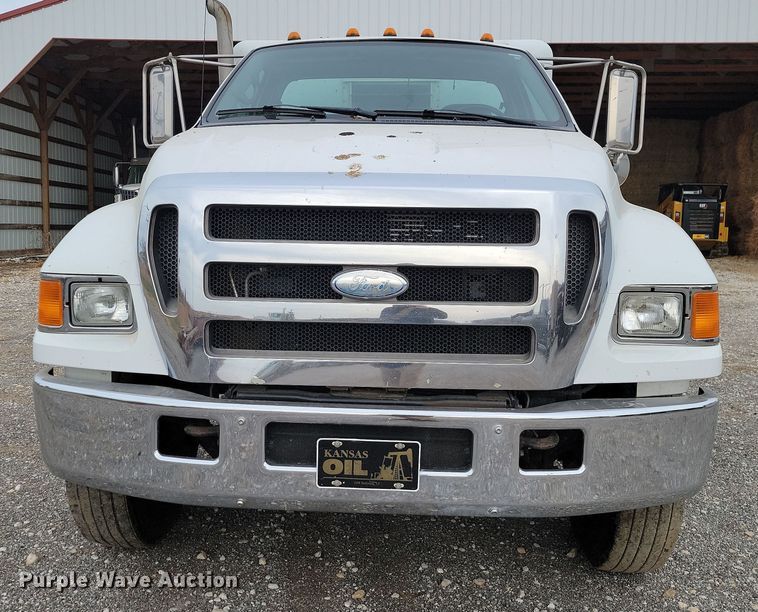 image for item LD9045 2007 Ford F750 Super Duty XLT  pulling truck