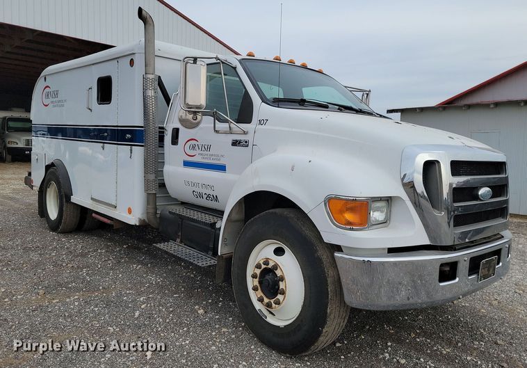 image for item LD9045 2007 Ford F750 Super Duty XLT  pulling truck