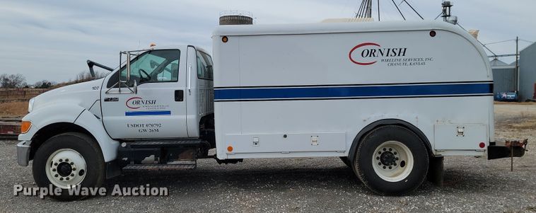 image for item LD9045 2007 Ford F750 Super Duty XLT  pulling truck