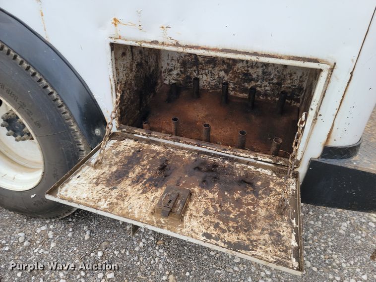 image for item LD9045 2007 Ford F750 Super Duty XLT  pulling truck