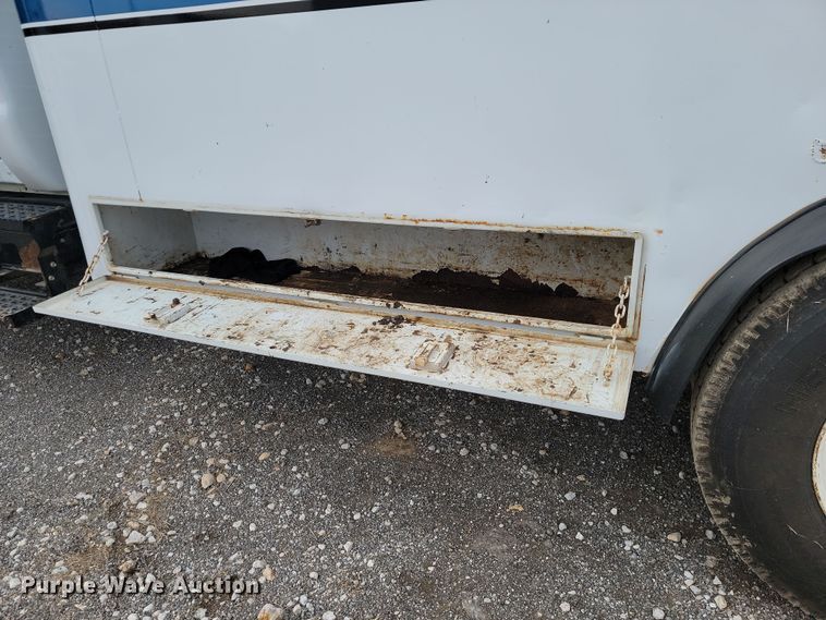 image for item LD9045 2007 Ford F750 Super Duty XLT  pulling truck