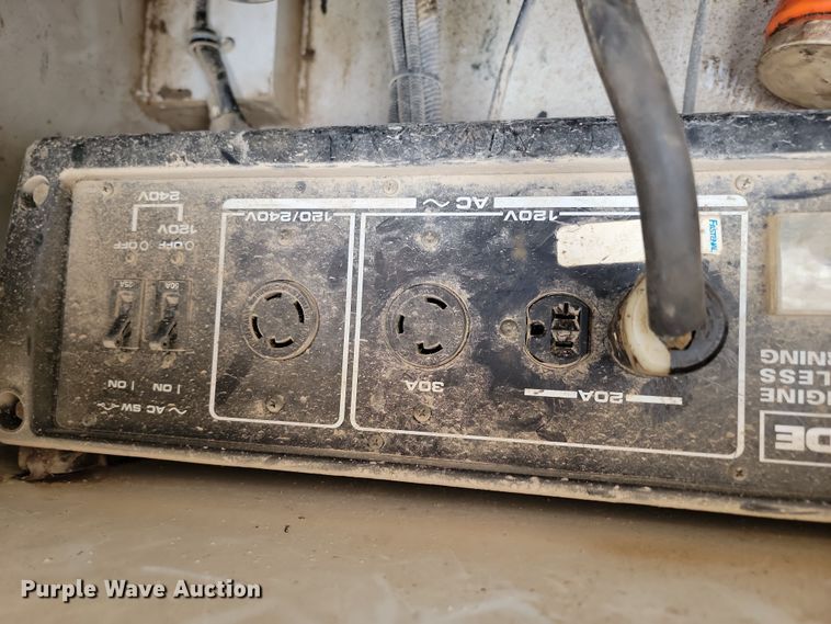 image for item LD9045 2007 Ford F750 Super Duty XLT  pulling truck