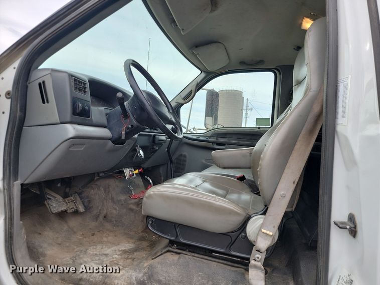 image for item LD9045 2007 Ford F750 Super Duty XLT  pulling truck