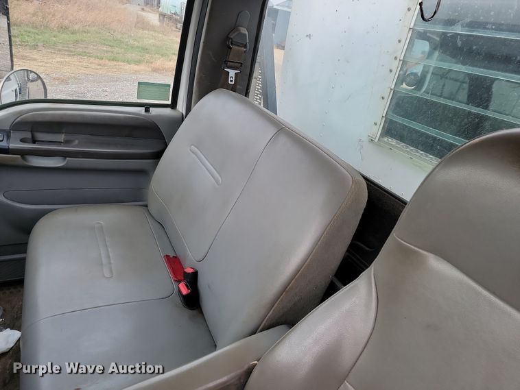 image for item LD9045 2007 Ford F750 Super Duty XLT  pulling truck