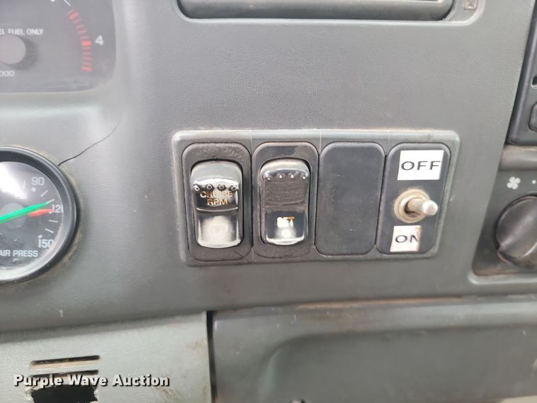 image for item LD9045 2007 Ford F750 Super Duty XLT  pulling truck