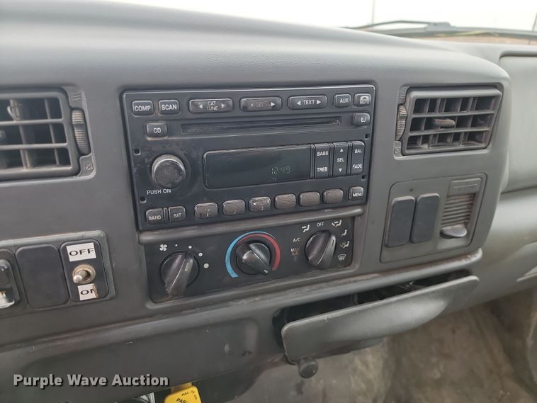 image for item LD9045 2007 Ford F750 Super Duty XLT  pulling truck