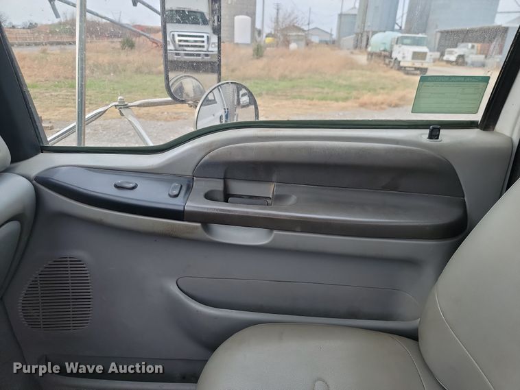 image for item LD9045 2007 Ford F750 Super Duty XLT  pulling truck