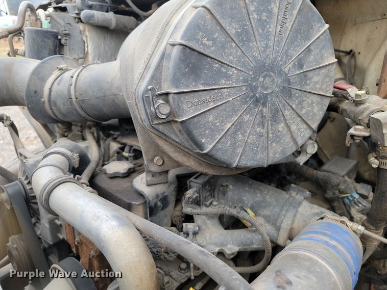 image for item LD9045 2007 Ford F750 Super Duty XLT  pulling truck