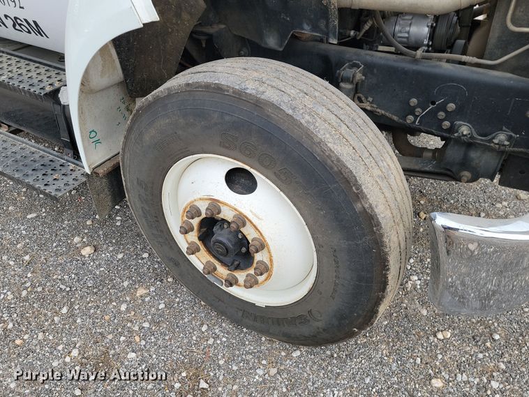 image for item LD9045 2007 Ford F750 Super Duty XLT  pulling truck