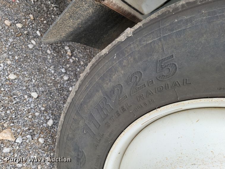 image for item LD9045 2007 Ford F750 Super Duty XLT  pulling truck