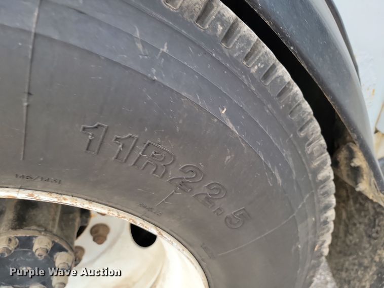 image for item LD9045 2007 Ford F750 Super Duty XLT  pulling truck