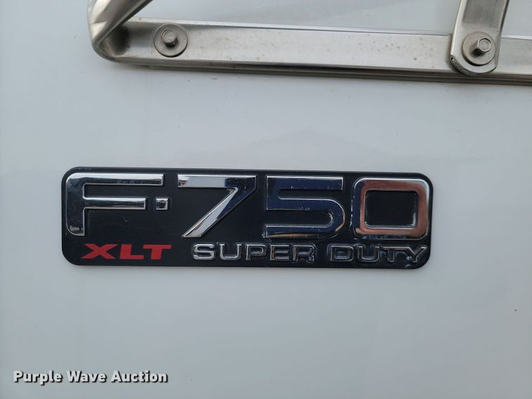 image for item LD9045 2007 Ford F750 Super Duty XLT  pulling truck