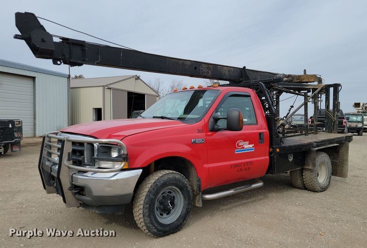 image for item LD9046 2003 Ford F350 Super Duty  pulling truck