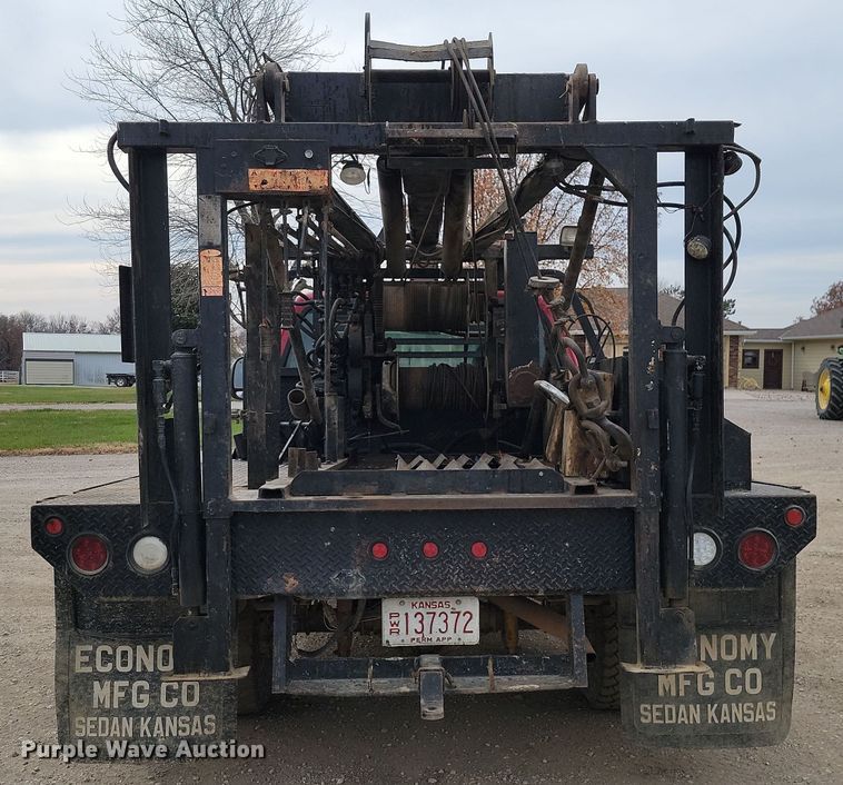 image for item LD9046 2003 Ford F350 Super Duty  pulling truck