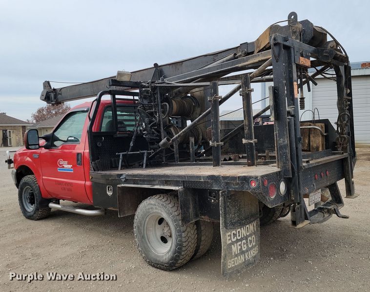 image for item LD9046 2003 Ford F350 Super Duty  pulling truck