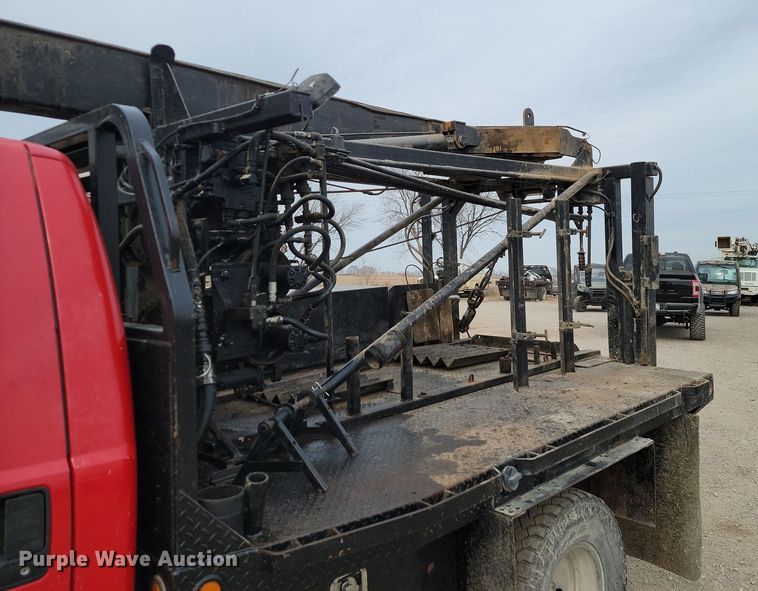 image for item LD9046 2003 Ford F350 Super Duty  pulling truck