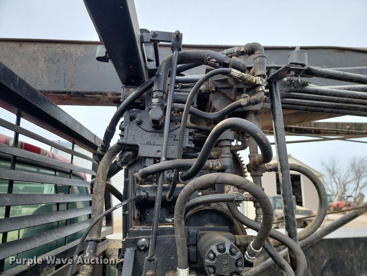 image for item LD9046 2003 Ford F350 Super Duty  pulling truck