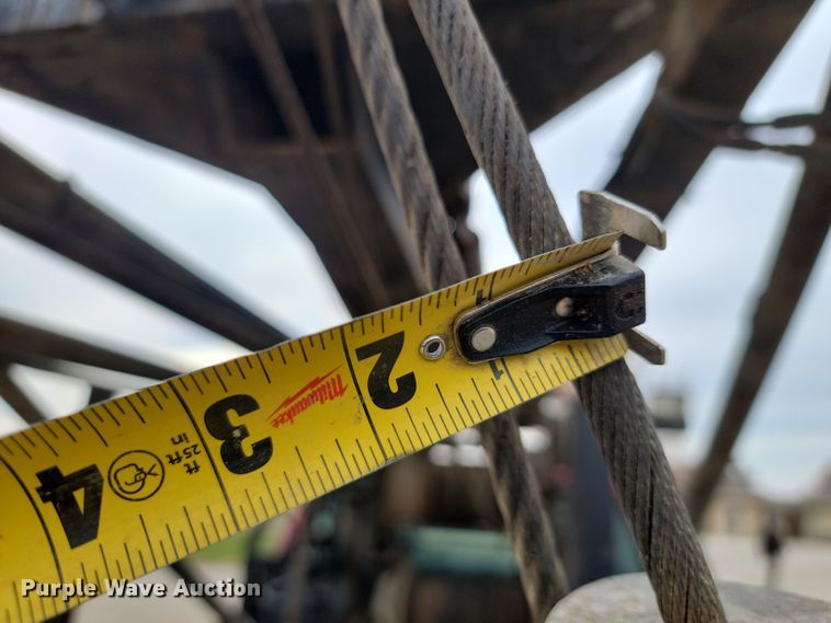 image for item LD9046 2003 Ford F350 Super Duty  pulling truck