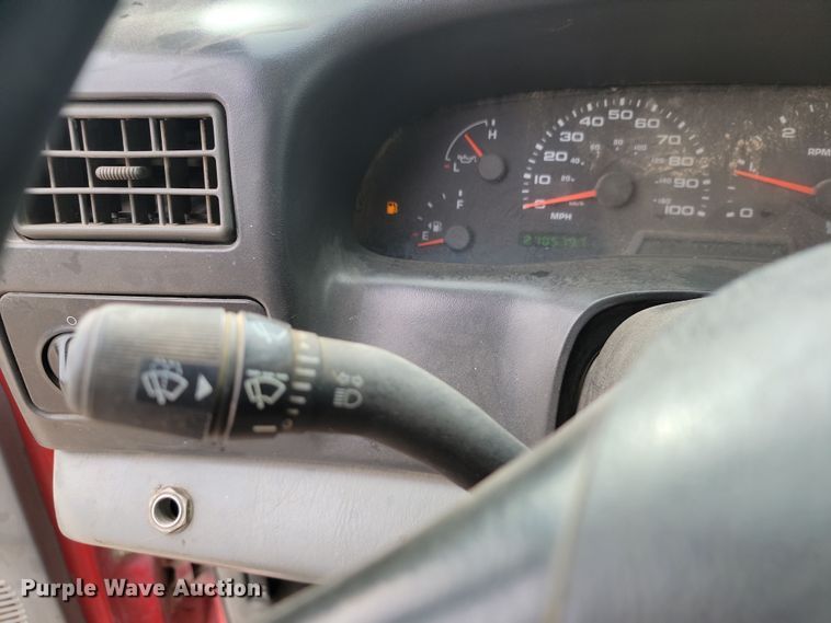 image for item LD9046 2003 Ford F350 Super Duty  pulling truck