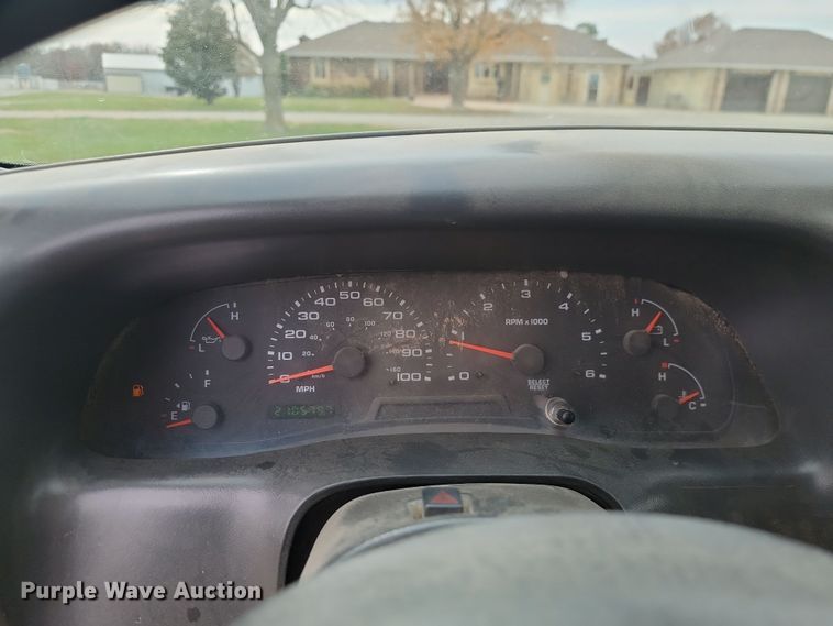 image for item LD9046 2003 Ford F350 Super Duty  pulling truck