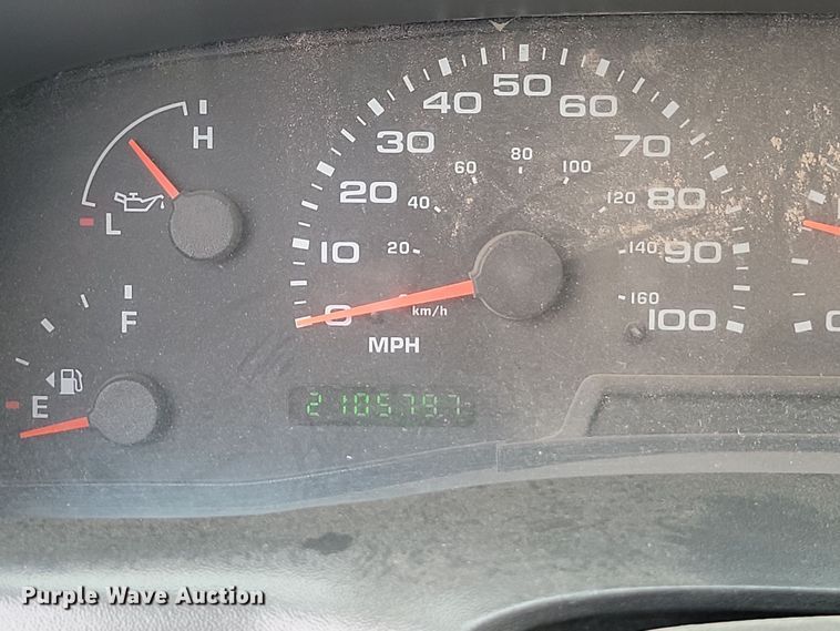 image for item LD9046 2003 Ford F350 Super Duty  pulling truck