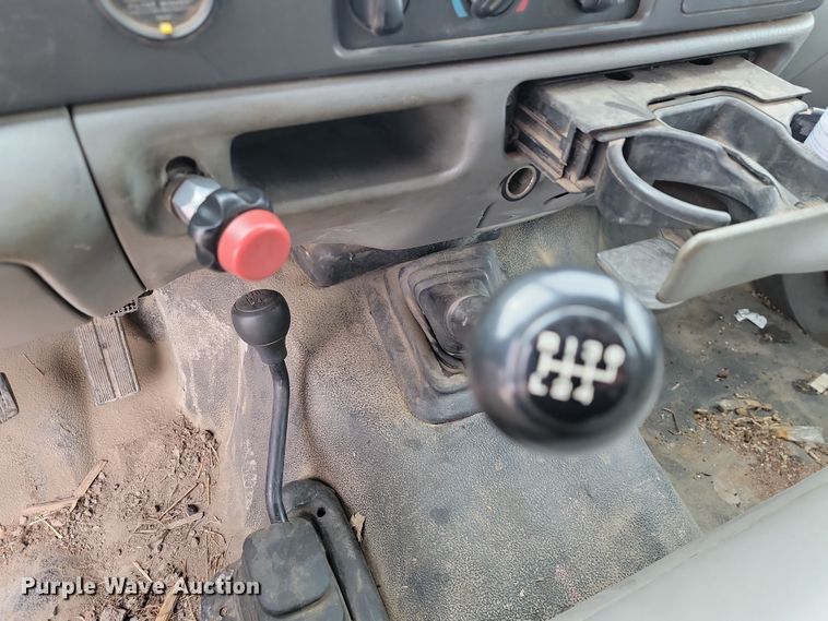 image for item LD9046 2003 Ford F350 Super Duty  pulling truck