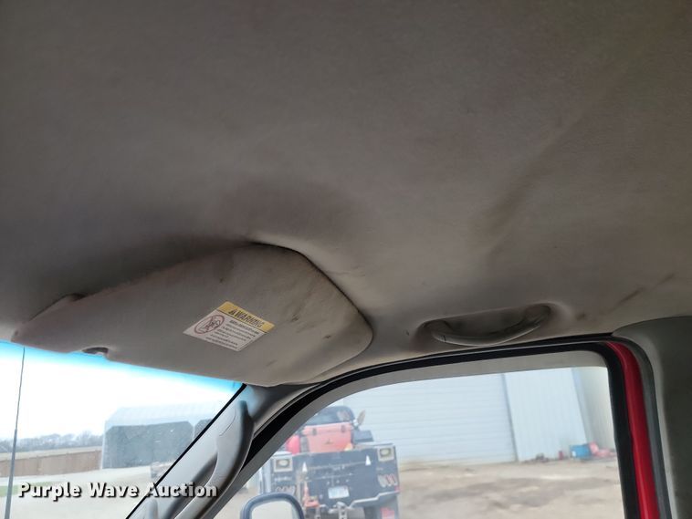 image for item LD9046 2003 Ford F350 Super Duty  pulling truck