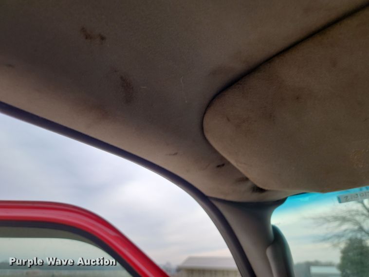 image for item LD9046 2003 Ford F350 Super Duty  pulling truck