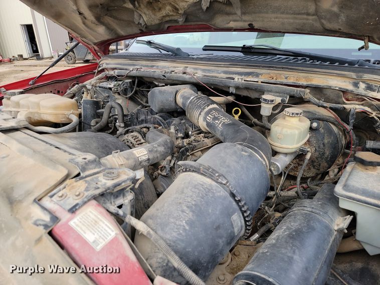 image for item LD9046 2003 Ford F350 Super Duty  pulling truck