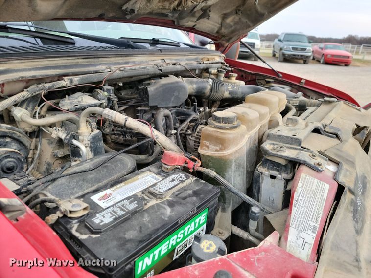 image for item LD9046 2003 Ford F350 Super Duty  pulling truck