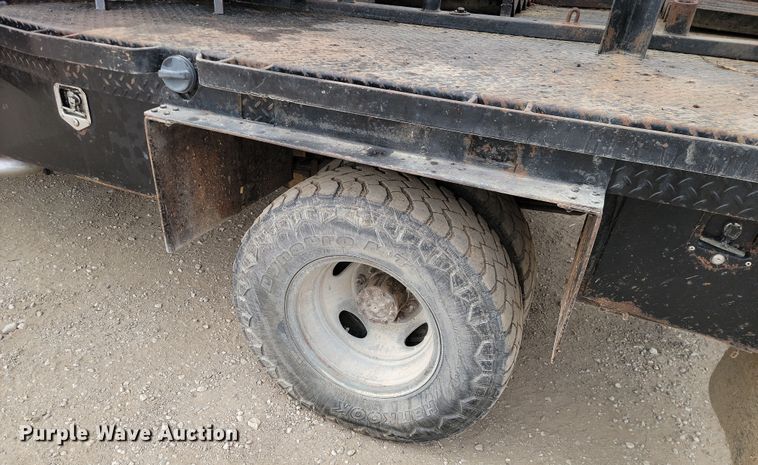 image for item LD9046 2003 Ford F350 Super Duty  pulling truck