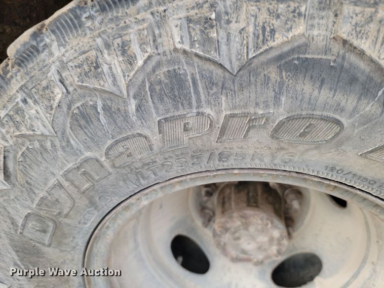 image for item LD9046 2003 Ford F350 Super Duty  pulling truck