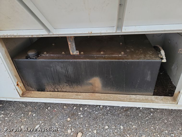 image for item LD9049 2004 Freightliner M106  pulling truck