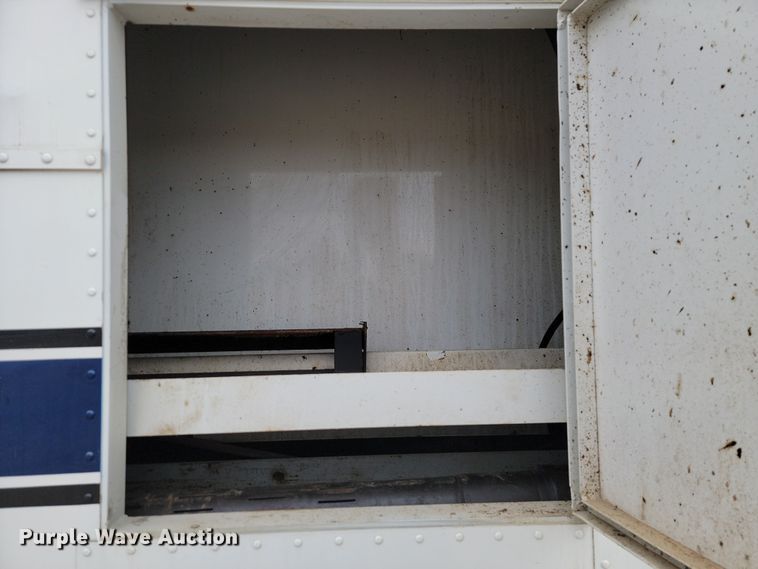 image for item LD9049 2004 Freightliner M106  pulling truck