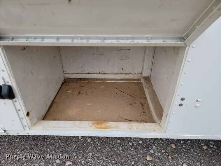 image for item LD9049 2004 Freightliner M106  pulling truck