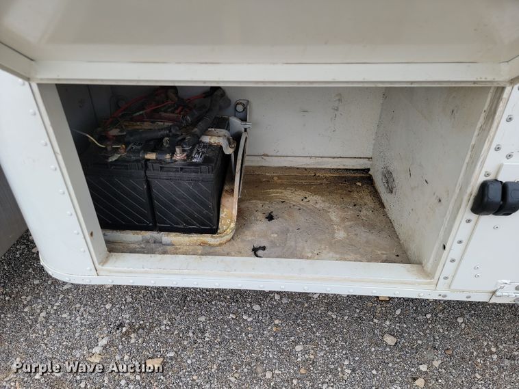 image for item LD9049 2004 Freightliner M106  pulling truck