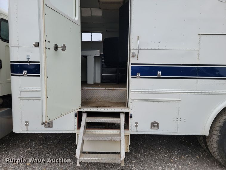 image for item LD9049 2004 Freightliner M106  pulling truck