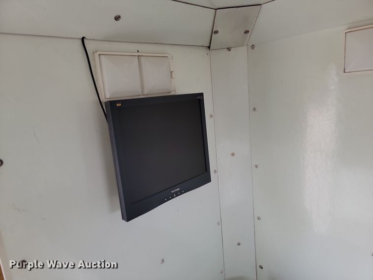 image for item LD9049 2004 Freightliner M106  pulling truck