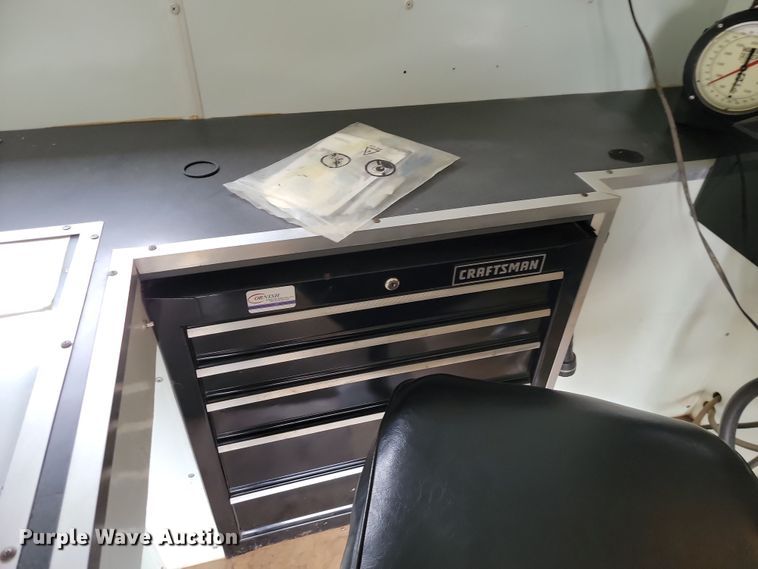 image for item LD9049 2004 Freightliner M106  pulling truck